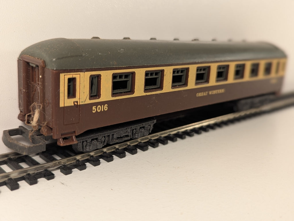 Lima OO Gauge GWR Passenger Coach No.5016