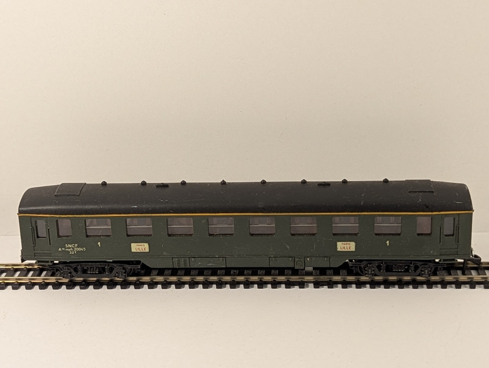 Hornby-Acho HO Gauge French SNCF Green Passenger Coach