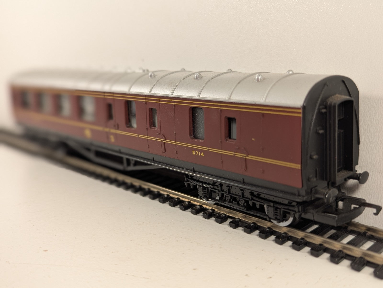 Hornby R423 LMS Corridor Brake Third Coach