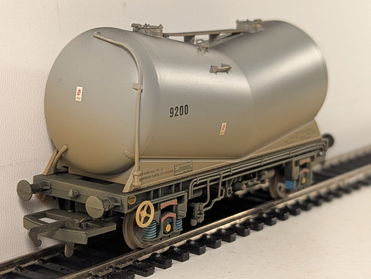 Hornby OO Gauge PCA Bulk Powder Wagon Goods Wagon 9200 Grey
