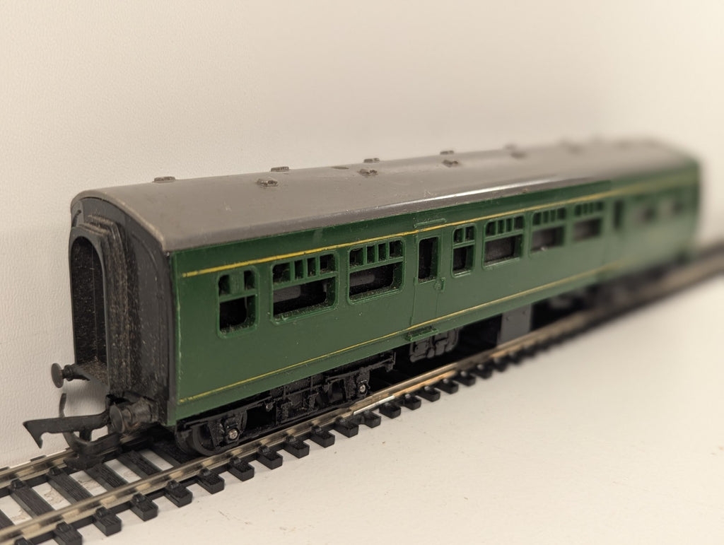Tri-ang OO Gauge Class 101 DMU Dummy Power Car - broken buffer