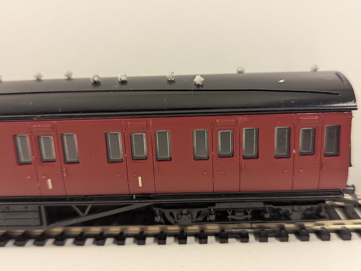 Dapol OO Gauge Stanier 57ft Brake Third M16658 BR Carmine – Lights