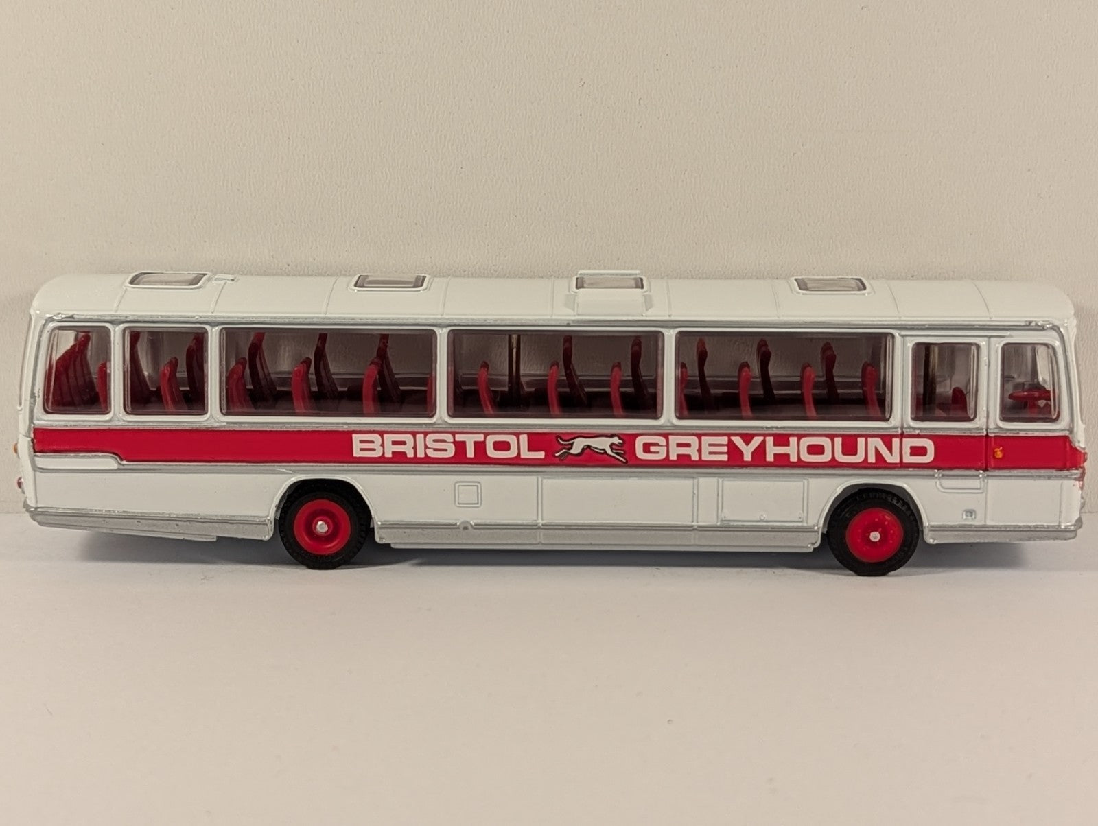 EFE Bristol Greyhound Plaxton Panorama Coach – 1:76 Scale