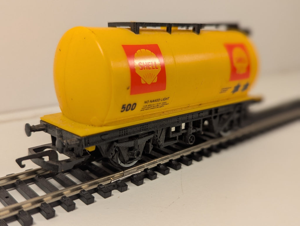 Hornby R720 OO Gauge TTA Tank Wagon – Yellow ‘Shell’