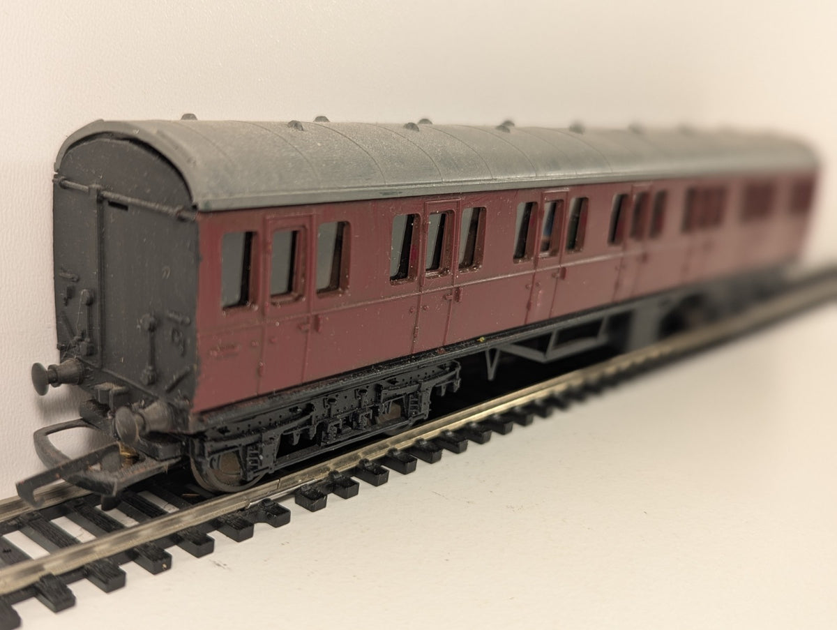 Tri-ang R120 Maroon Suburban Brake Coach M43171 – OO Gauge