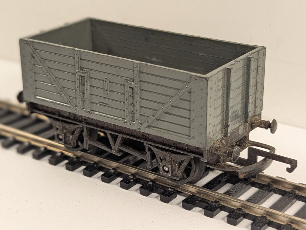 Tri-ang OO Gauge R10 7-Plank Open Wagon Grey  Converter