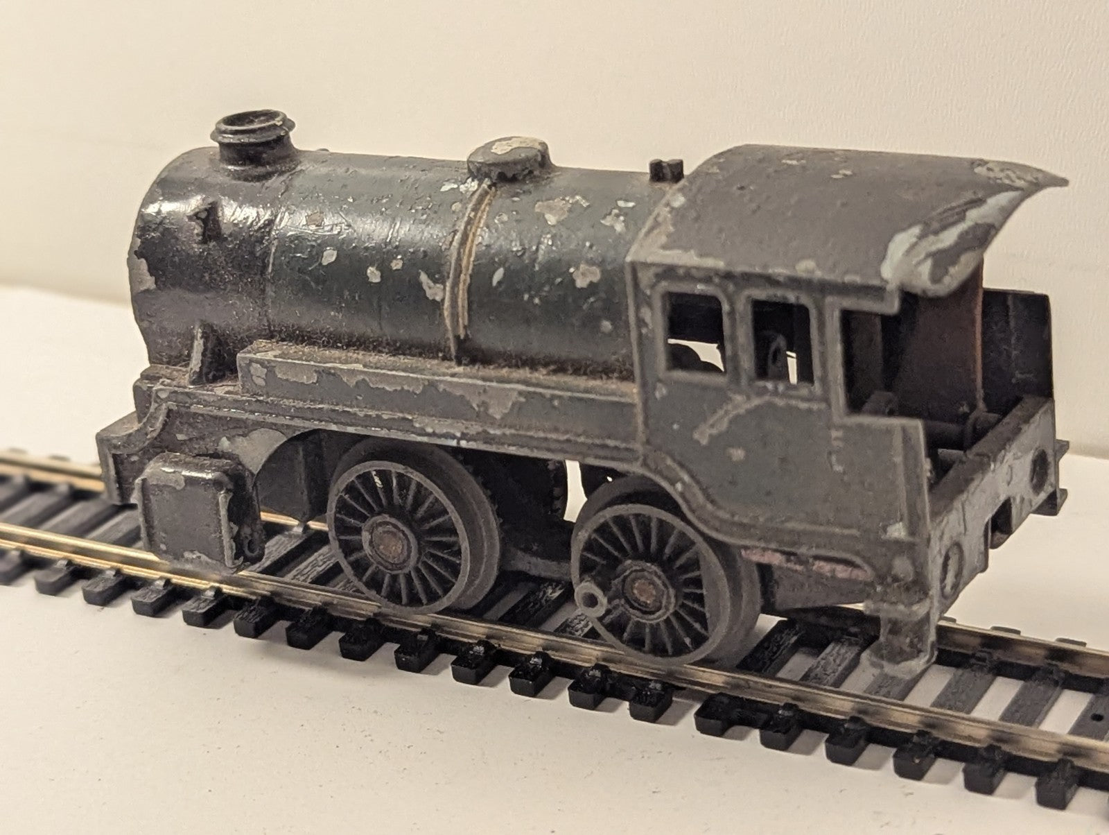 Trix OO Gauge 0-4-0 Tank Locomotive Dummy Black