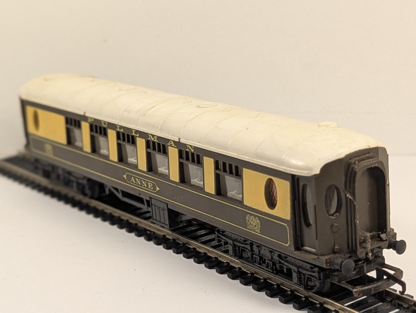 Tri-ang OO Gauge Pullman Coach Anne