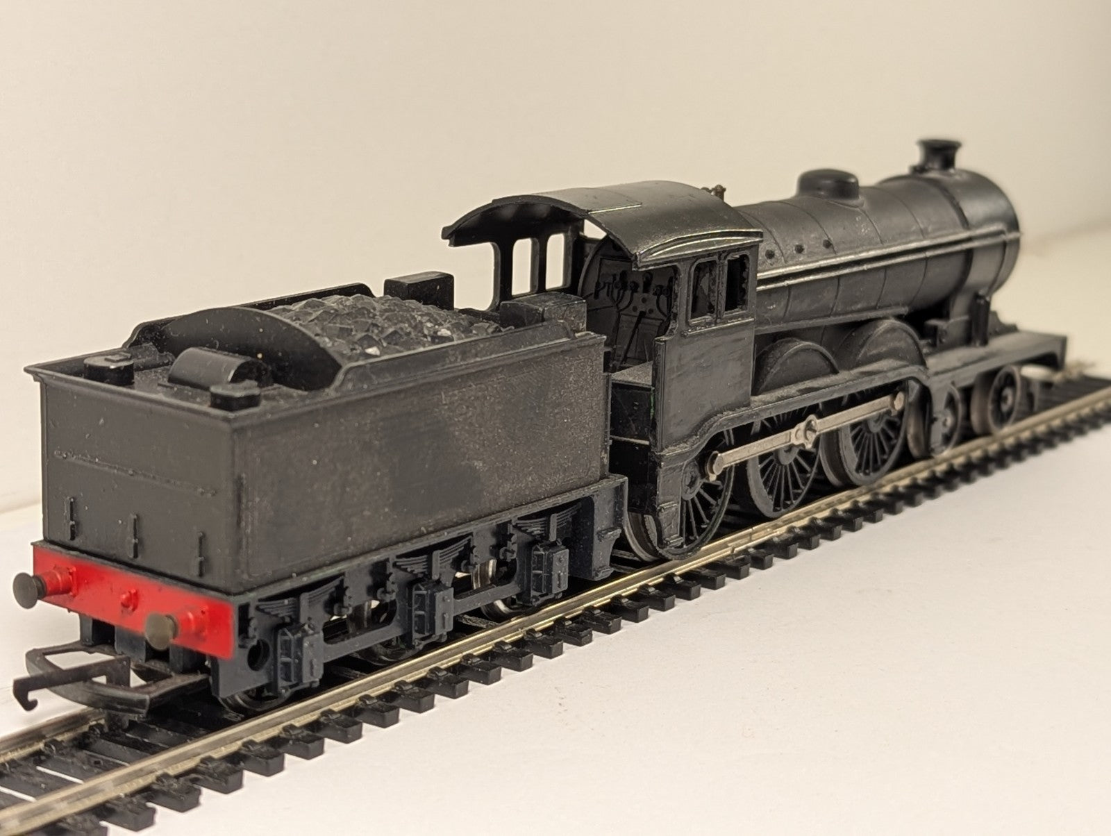 Tri-ang Hornby R150 OO Gauge Class B12 4-6-0 – Repainted