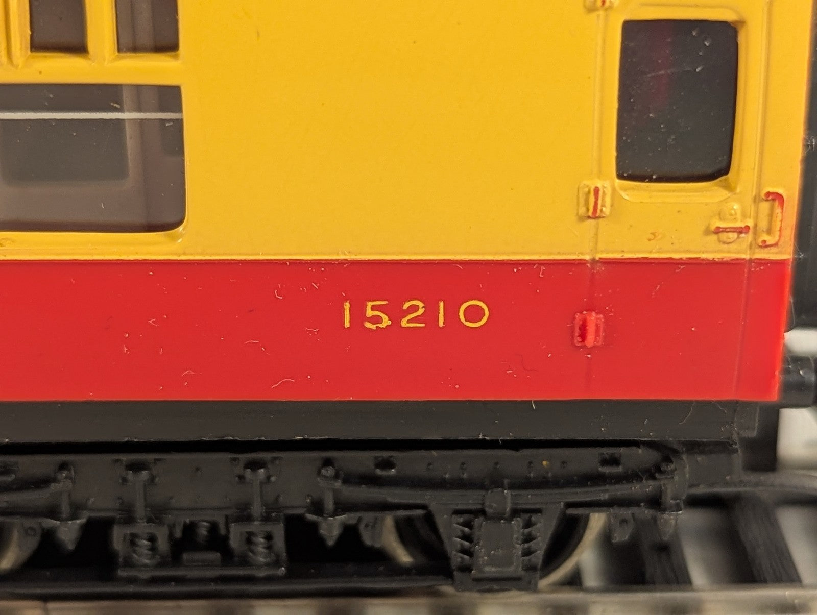 Hornby OO Gauge BR Ex-LMS Corridor Composite Coach Passenger Coach 15210