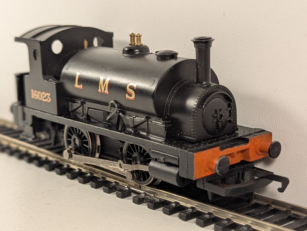 Hornby OO Gauge LMS Black 0-4-0T Class 0F Steam Locomotive