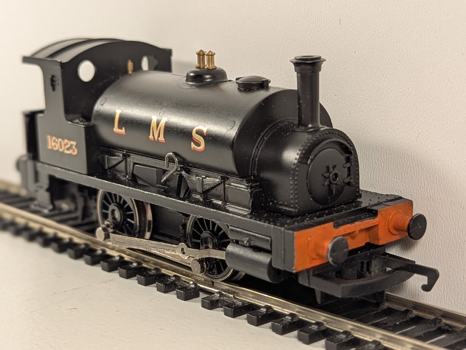 Hornby OO Gauge LMS Black 0-4-0T Class 0F Steam Locomotive