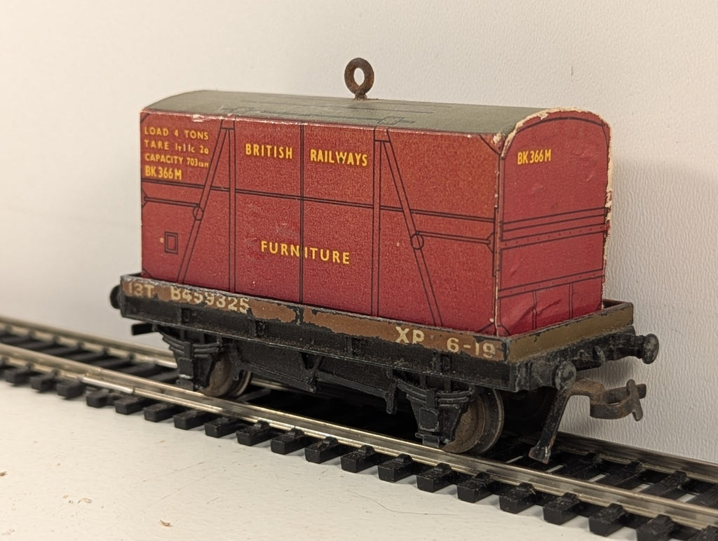 Hornby Dublo 32087 OO Gauge Low-Sided Wagon D.1 with BR Furniture Container