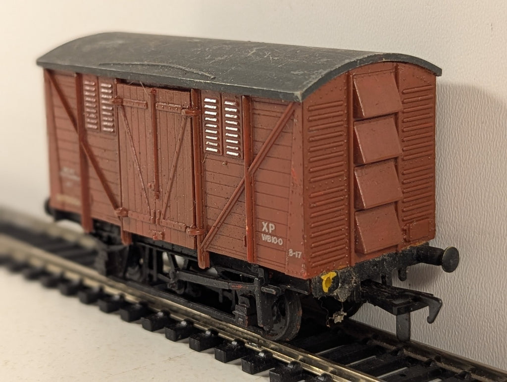 Airfix OO Gauge BR 10t Meat Van Goods Wagon B870006 BR Bauxite 5430