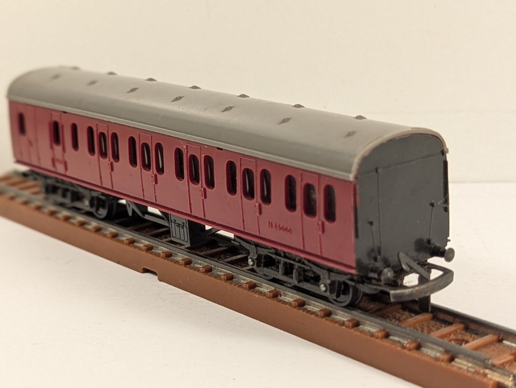 Tri-ang TT Gauge Suburban Composite Coach Passenger Coach M41006 BR Maroon