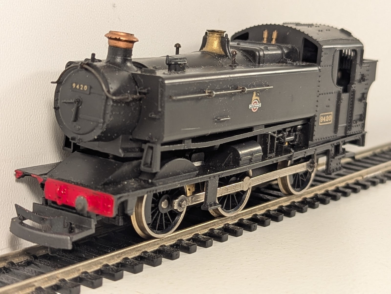 Lima Class 94XX Pannier Tank No.9420 BR Black OO Gauge