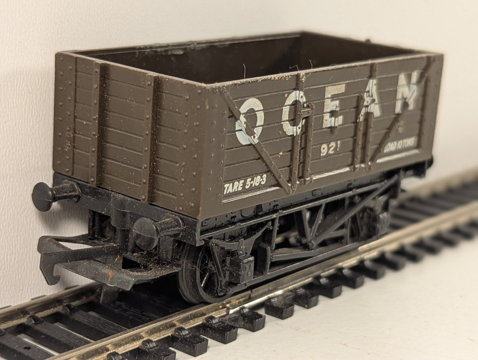 Hornby R204 OO Gauge Ocean 7 Plank Wagon - Wrong Box