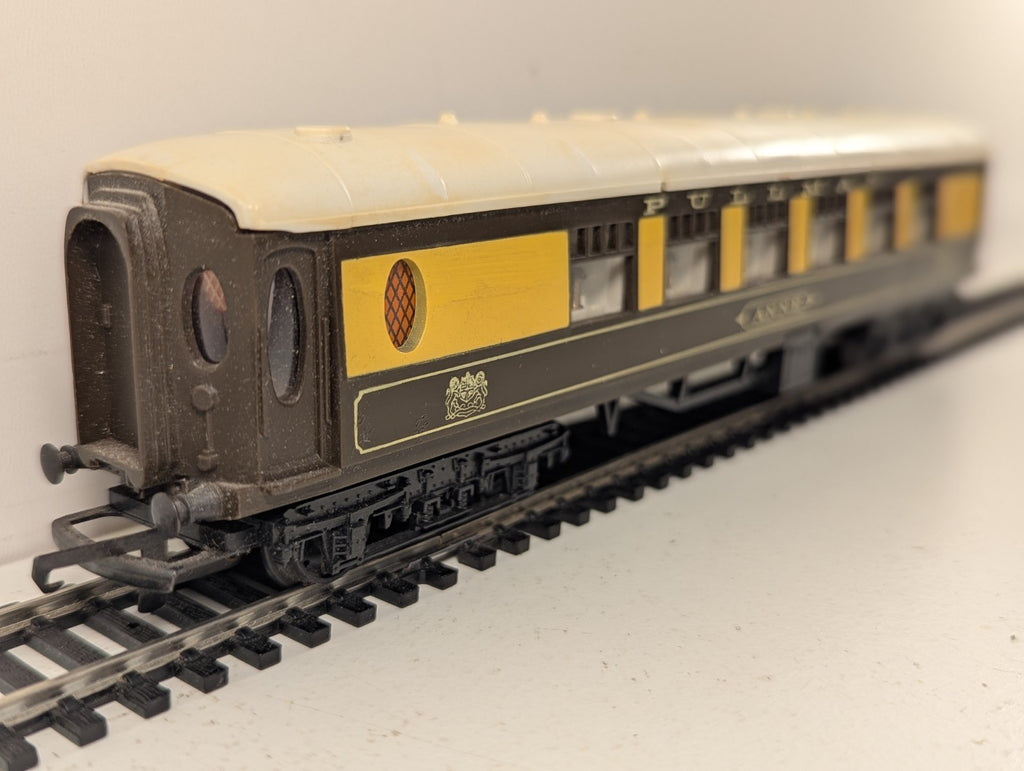 Tri-ang R228 OO Gauge 9-Inch Pullman 1st Class Parlour Coach "Anne"