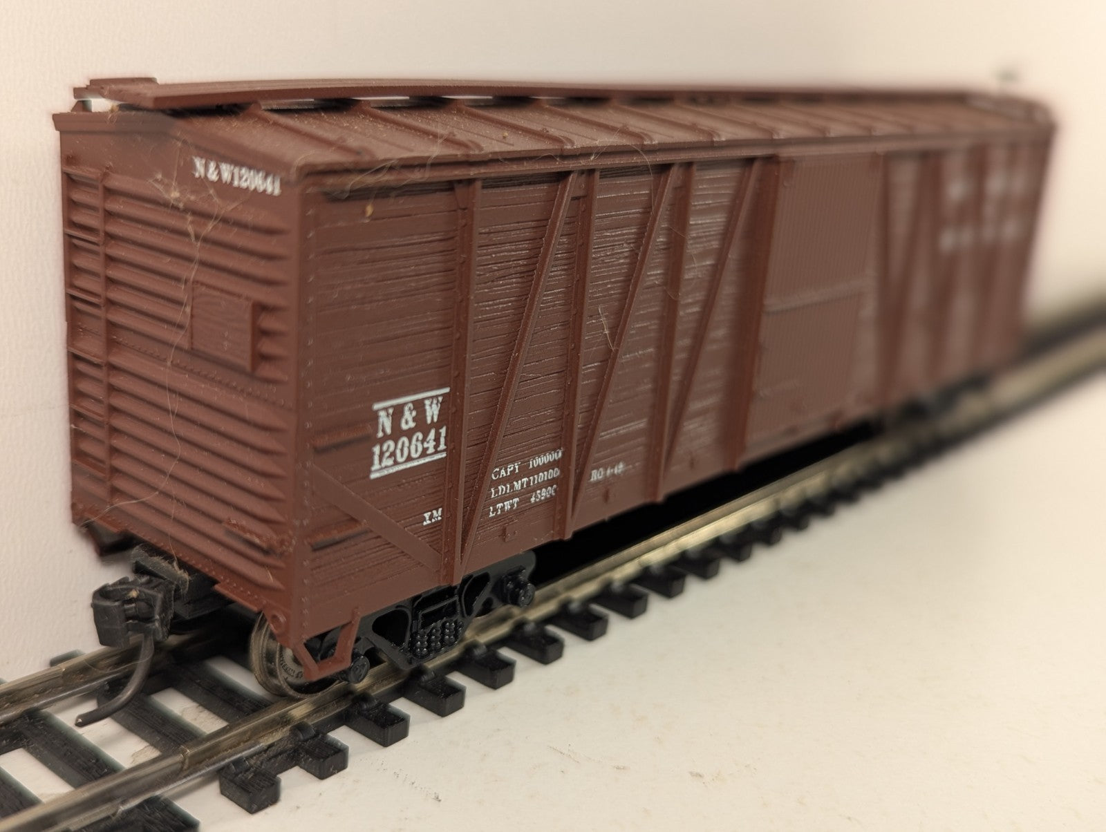 Roundhouse HO Gauge Outside Braced Wooden Boxcar 120641 Norfolk & Western