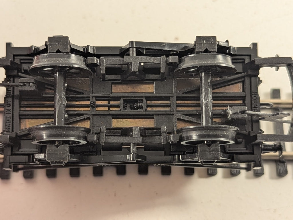 Hornby OO Gauge Esso Tank Wagon Goods Wagon