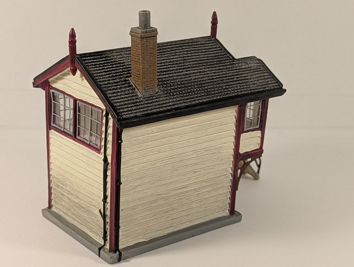 Hornby OO Gauge Skaledale Junction Signal Box Cream and Maroon R8224