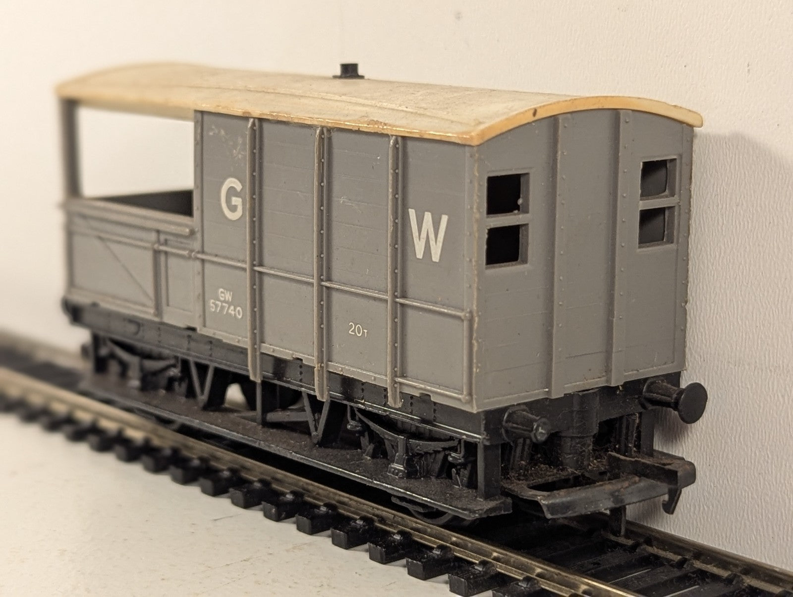 Hornby OO Gauge GWR 20T Toad Brake Van 57740 GWR Grey R124