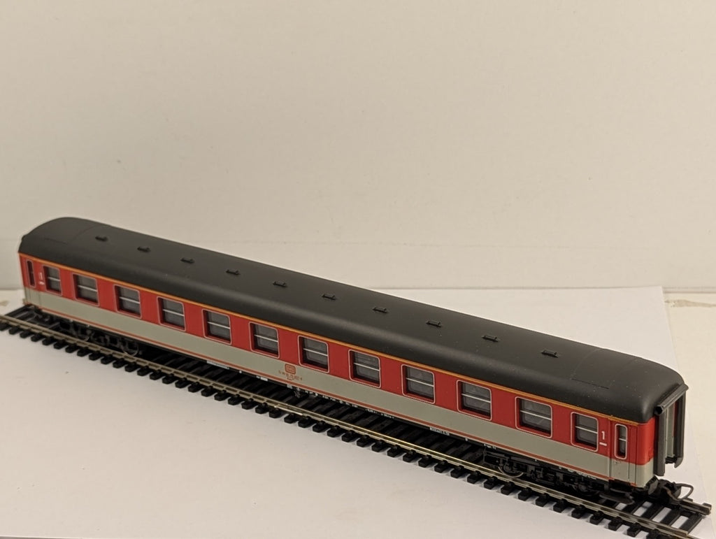 Rivarossi HO Gauge Deutsche Bundesbahn 1st Class Coach Type Aüm Passenger Coach