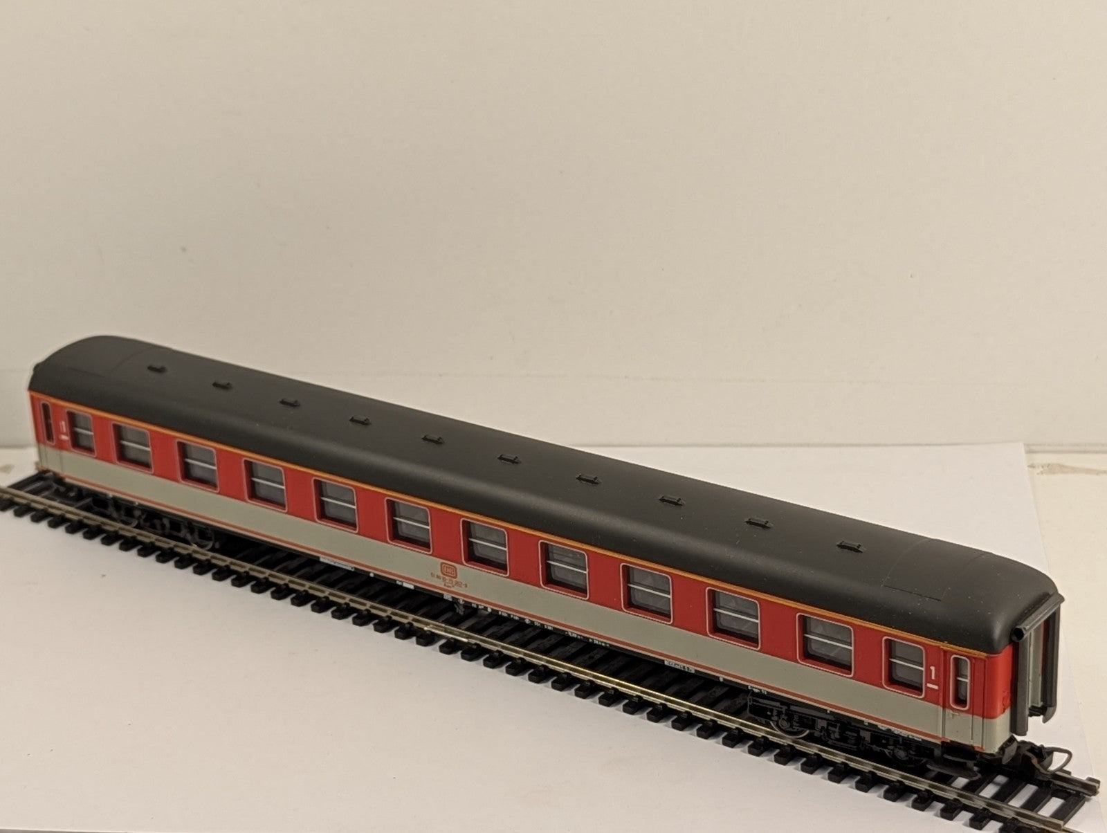 Rivarossi HO Gauge Deutsche Bundesbahn 1st Class Coach Type Aüm Passenger Coach