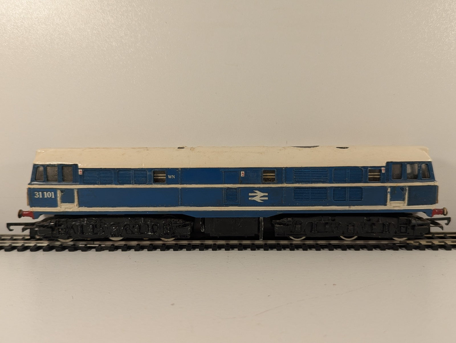 Tri-ang R357 OO Gauge Class 31 BR Blue Poor Runner