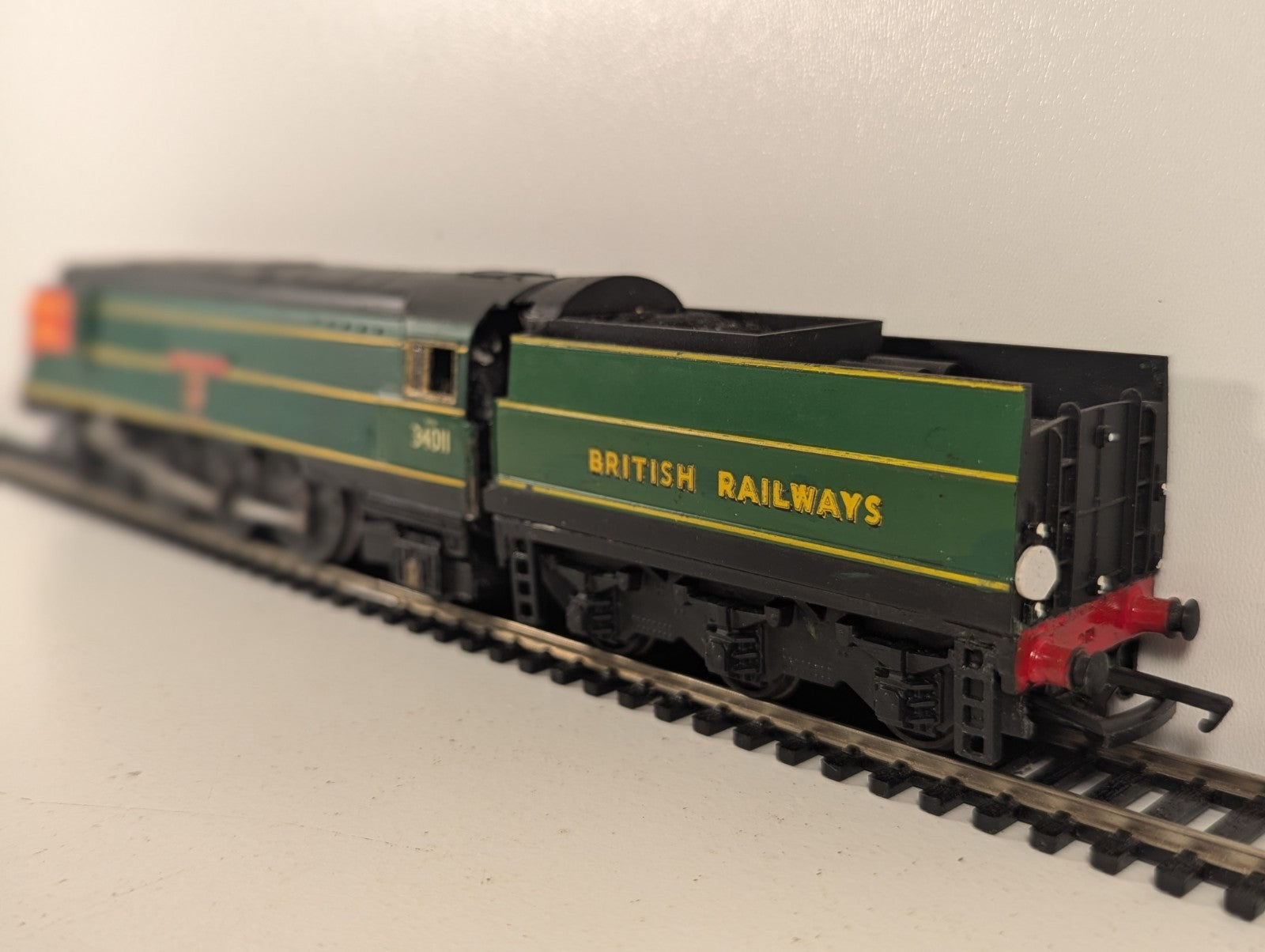 Hornby OO Gauge West Country Class 'Tavistock' Locomotive 34011 BR Green