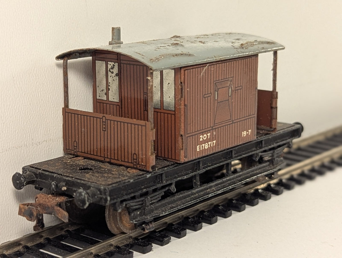 Hornby Dublo OO Gauge BR 20-Ton Goods Brake Van E178717 BR Brown 32057