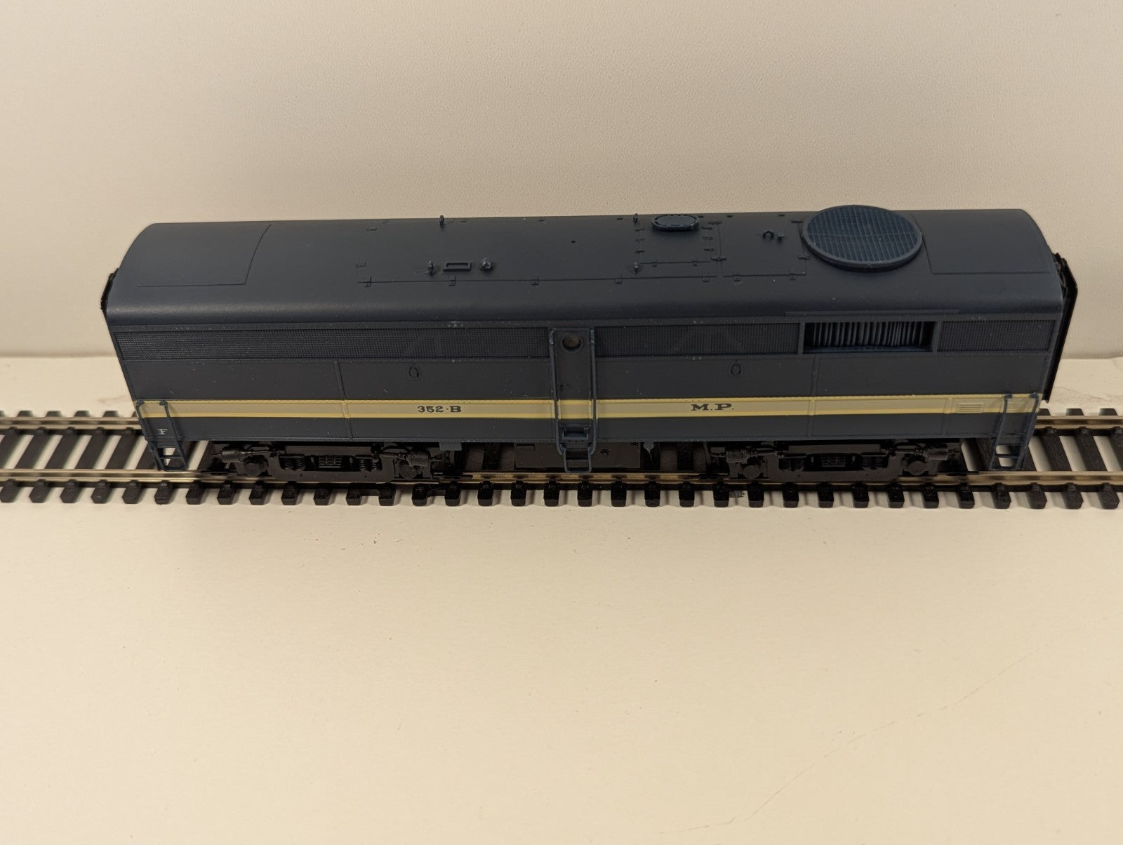 Proto 2000 7929 Alco FB-2 Diesel Locomotive – Missouri Pacific #352B – HO Gauge