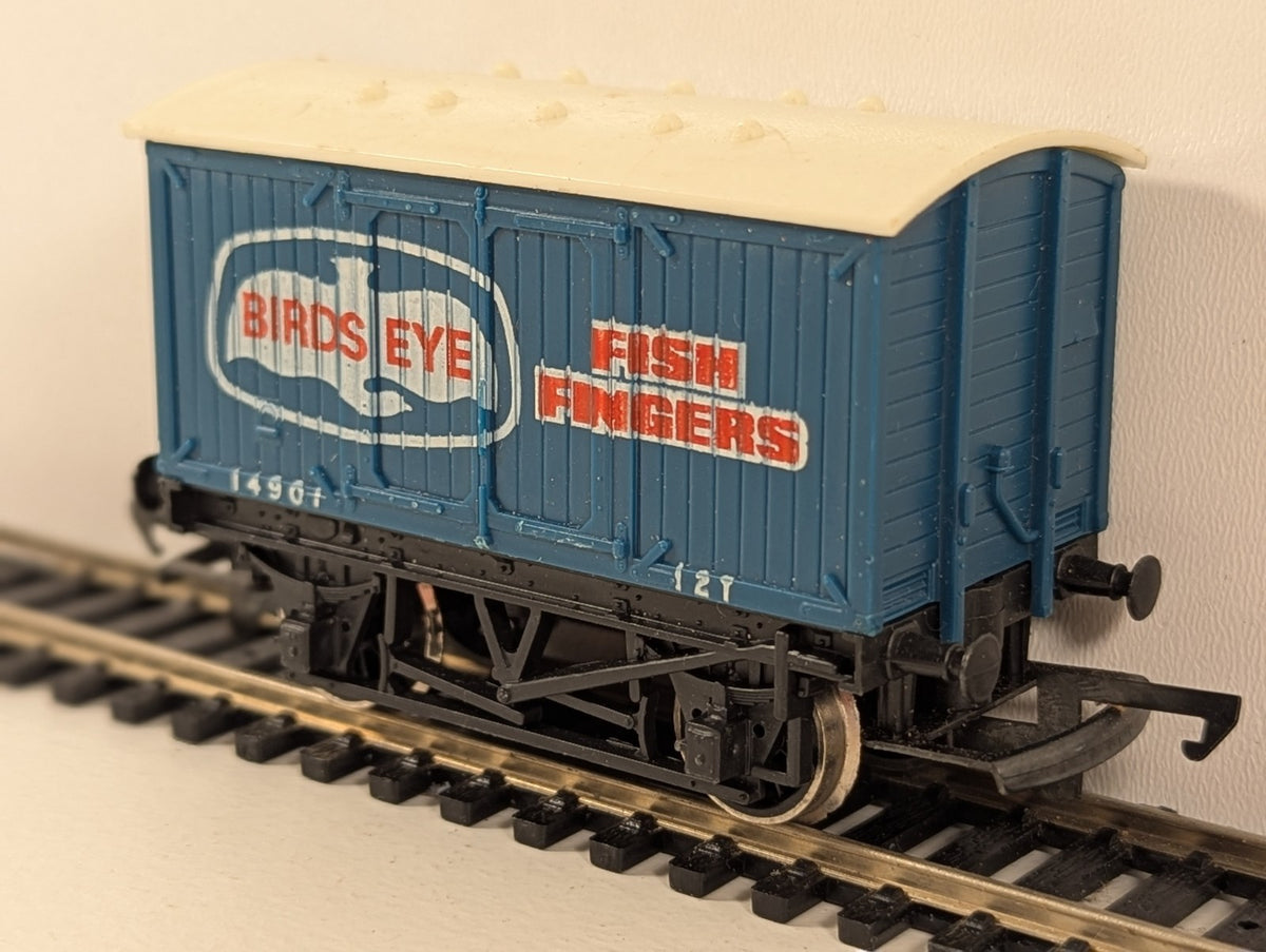 Hornby R105 OO Gauge Birds Eye Fish Fingers Van