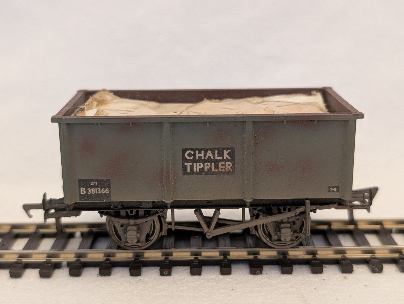 Bachmann OO Gauge 27T Chalk Tippler Goods Wagon B 381366 BR Grey 38