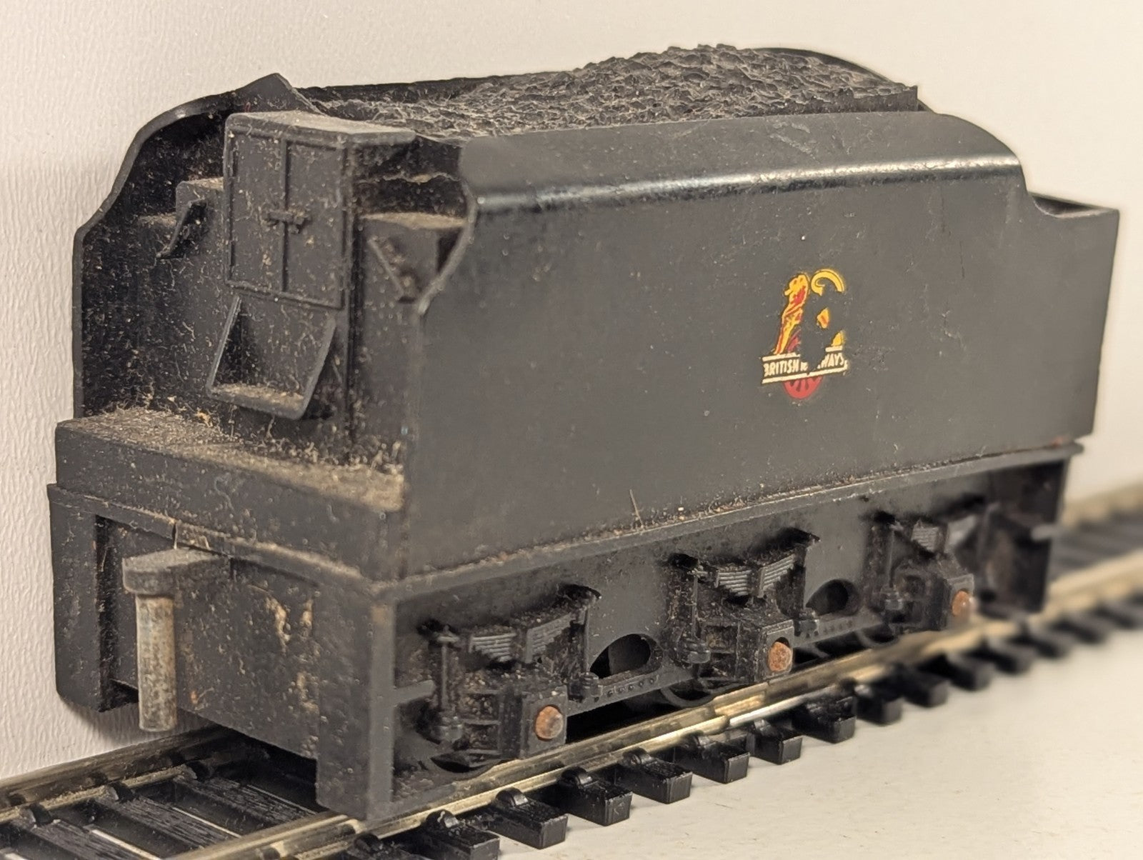 Tri-ang Railways R30 OO Gauge Tender BR Black - Spares/Repairs