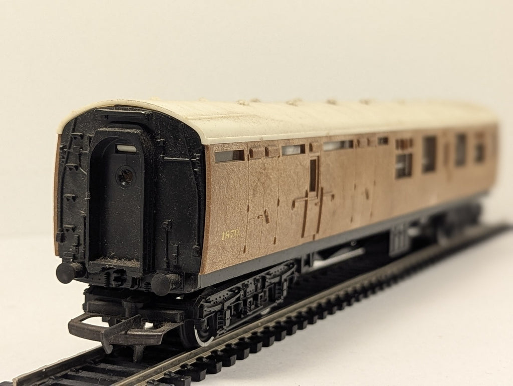 Tri-ang OO Gauge LNER Brake Third Coach Coaching Stock 1870 LNER Teak R.121