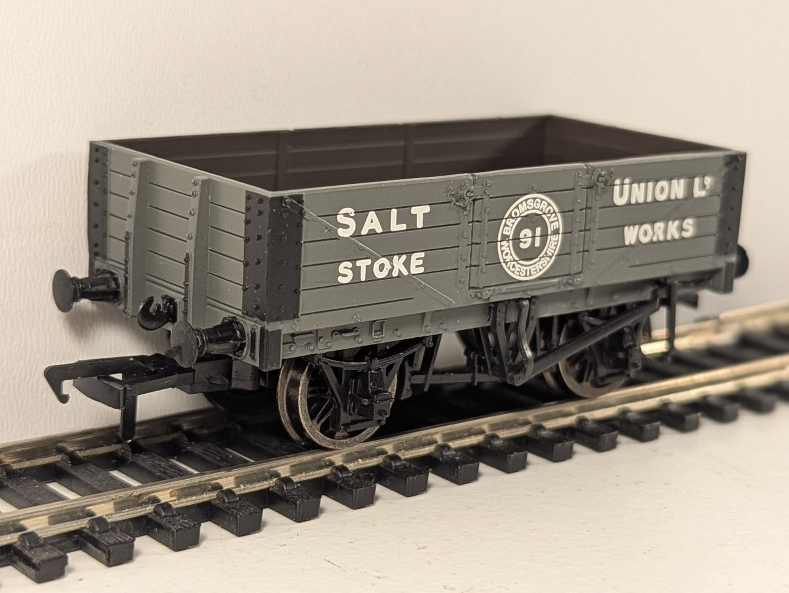 Bachmann Branchline 37-062 OO Gauge 5 Plank Wagon Salt Union Ltd