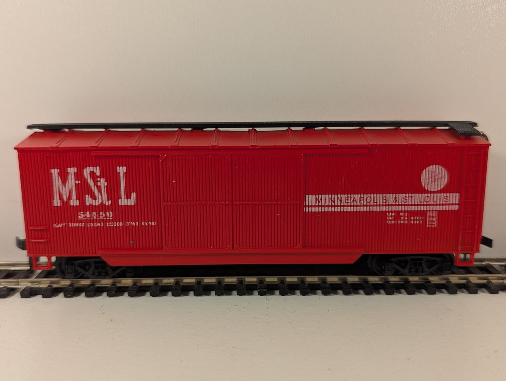 AHM HO Gauge M&StL 40ft Wood Sheathed Double Door Box Car