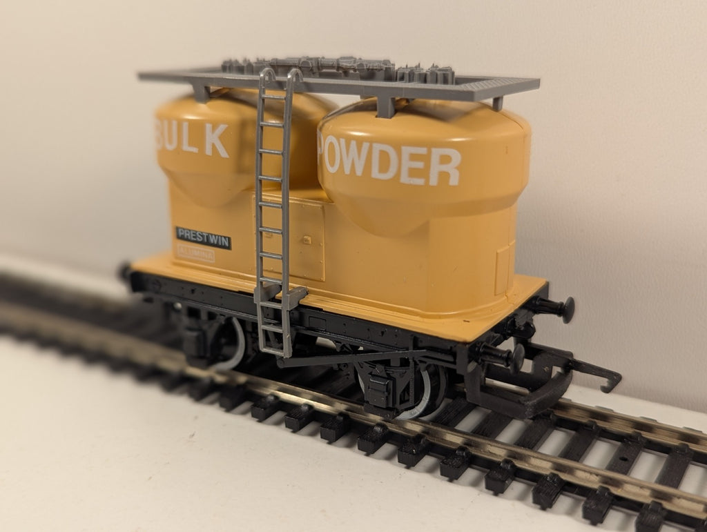 Hornby R095 OO Gauge BR Prestwin Bulk Powder Twin Silo Wagon