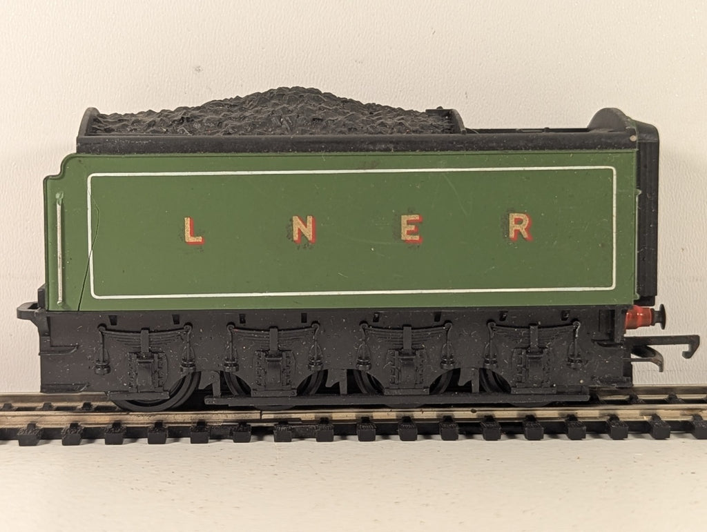 Tri-ang Hornby OO Gauge LNER Corridor Tender LNER Apple Green