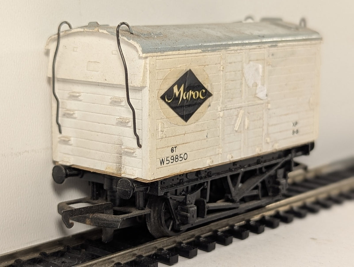 Hornby OO Gauge Banana Van Goods Wagon W59850 BR White (Customised)