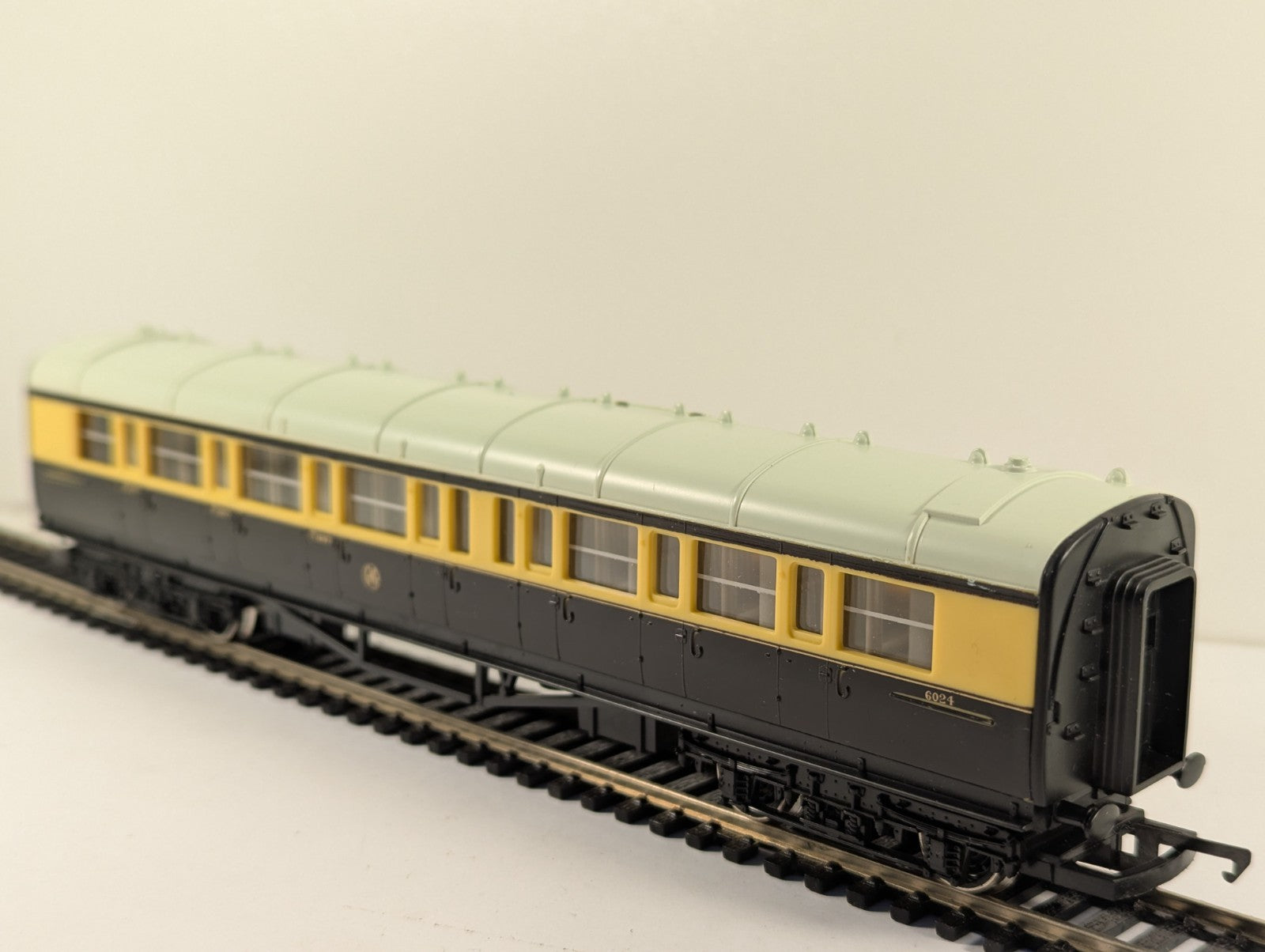 Hornby Railways R429 OO Gauge GWR 57ft Composite Coach Boxed