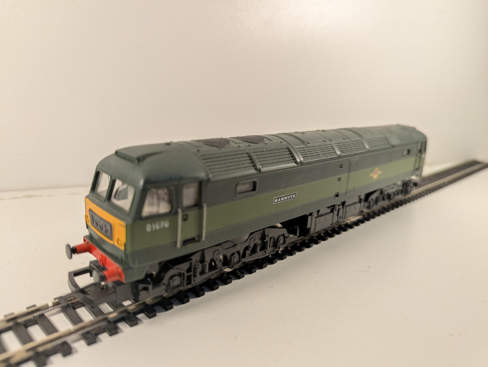 Hornby R073 BR Class 47 D1670 “Mammoth” BR Two Tone Green