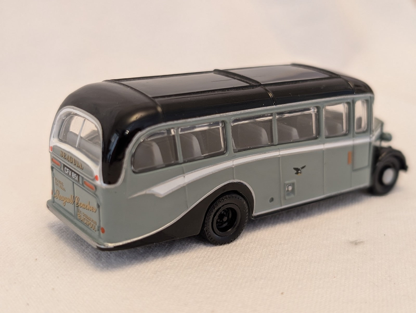 Corgi 1:76 Scale Bedford OB Duple Vista Coach Die-cast Model Coach