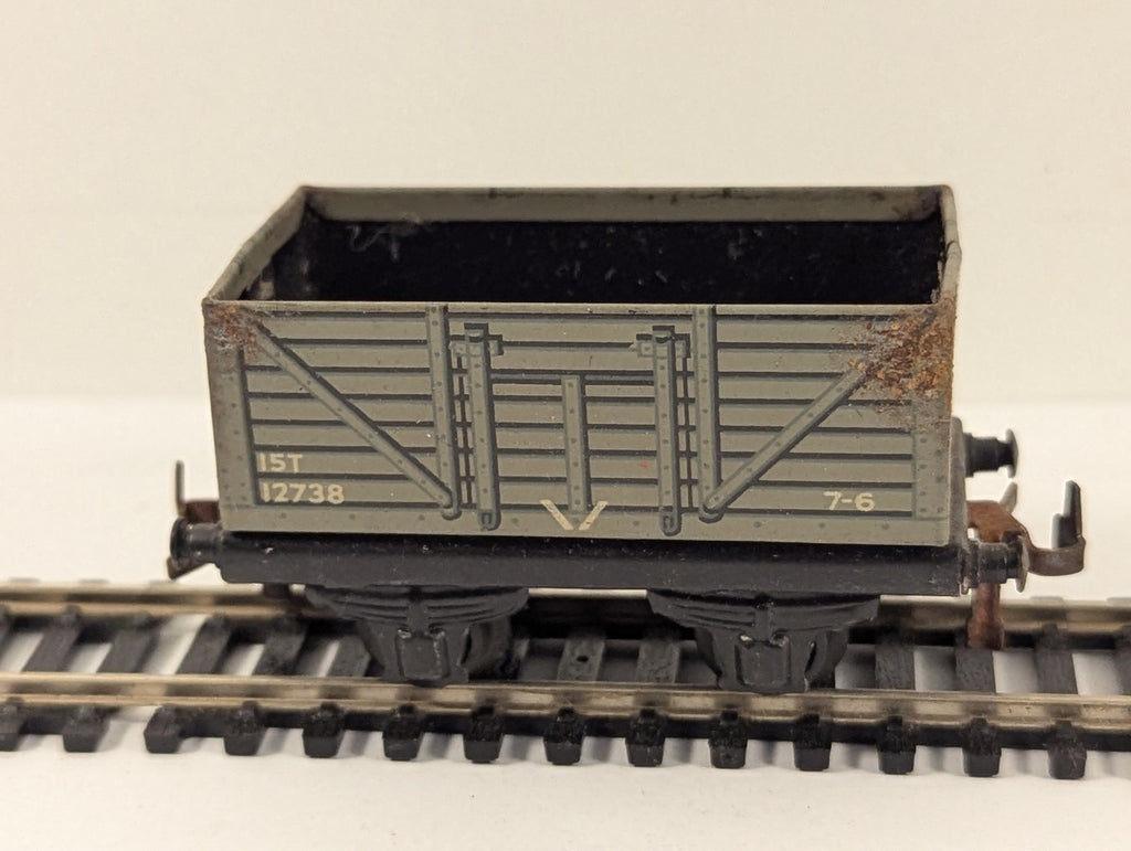 Trix Twin Railway 15 Ton High-Sided Plank Wagon OO Gauge - Chipped Decals