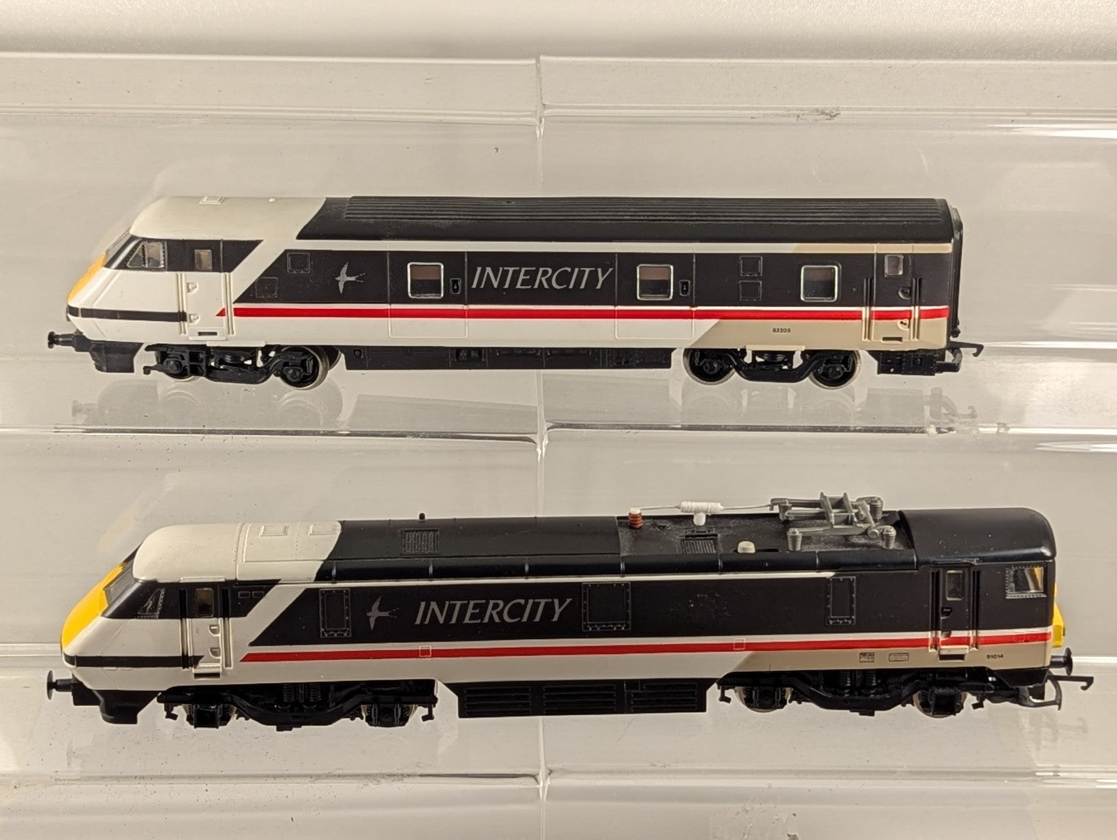 Hornby OO Gauge Class 91 InterCity Swallow - Missing Couplers