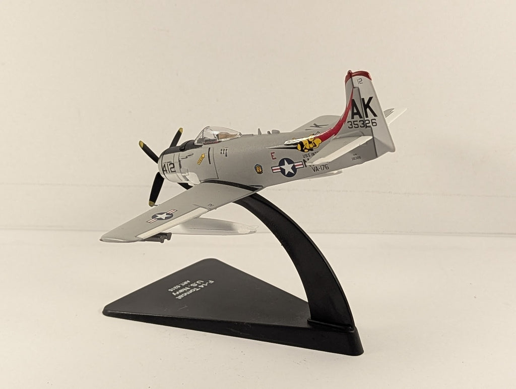 Easy Model 1:72 Douglas A-1H Skyraider Model Aircraft 135326