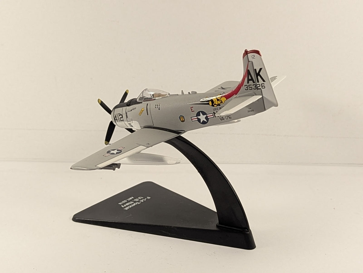 Easy Model 1:72 Douglas A-1H Skyraider Model Aircraft 135326