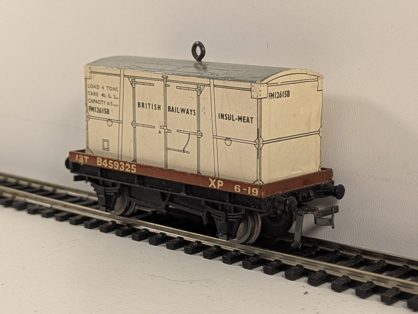 HornbyDublo 32088 OOGauge Low-SidedWagon with BR Insulated MeatContainer - Boxed