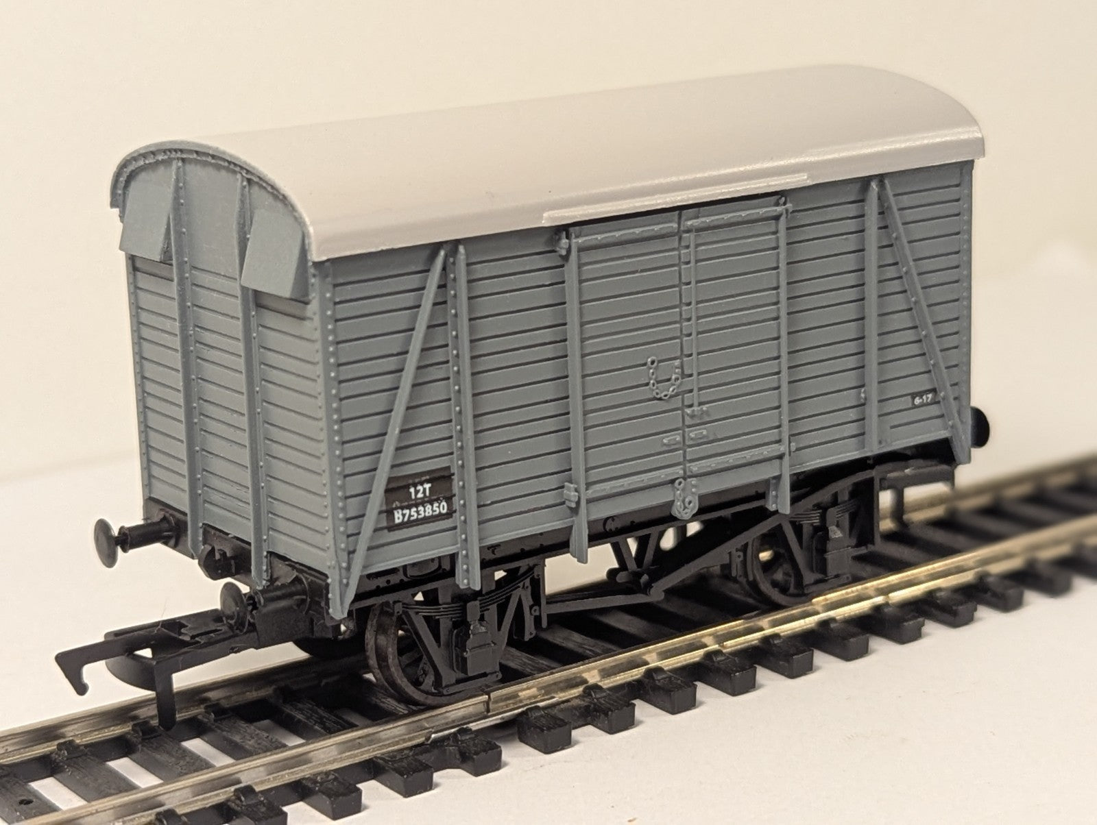 Dapol 4F-021-104 OO Gauge Box Van